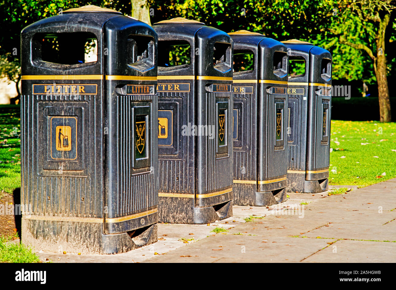 Litter bins hi-res stock photography and images - Alamy
