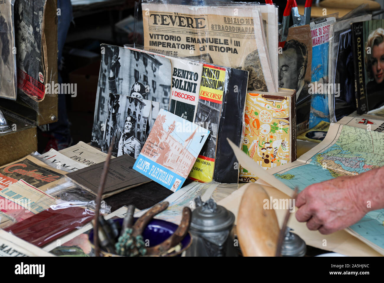 Benito Mussolini speeches LP and single records for sale in Mercato di Porta Portese flea market in Rome, Italy Stock Photo
