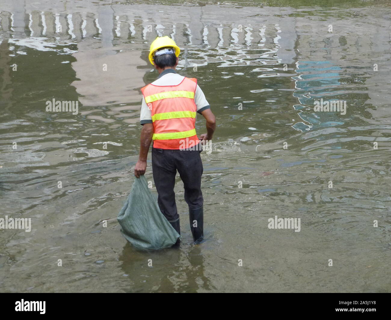 Sanitation workers clean up rubbish in rivers, in Xixiang River ...