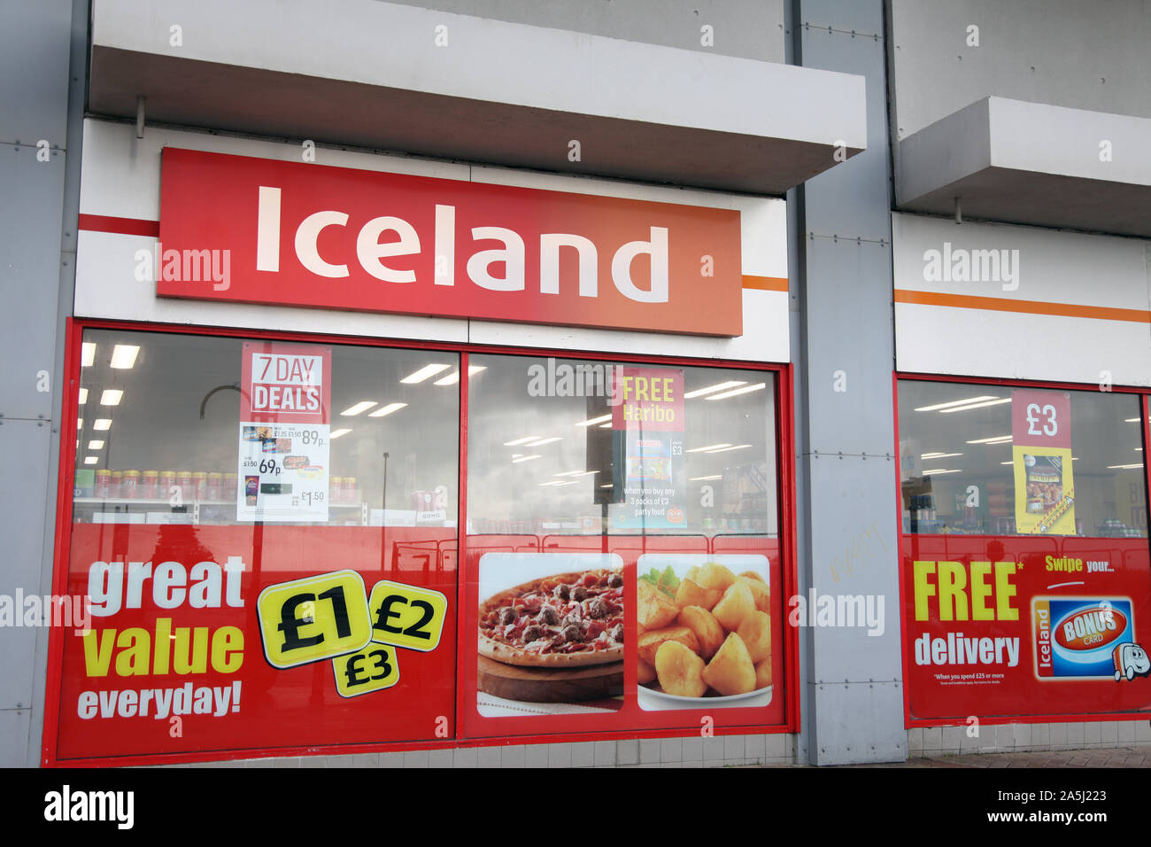 Iceland foods uk hi-res stock photography and images - Alamy