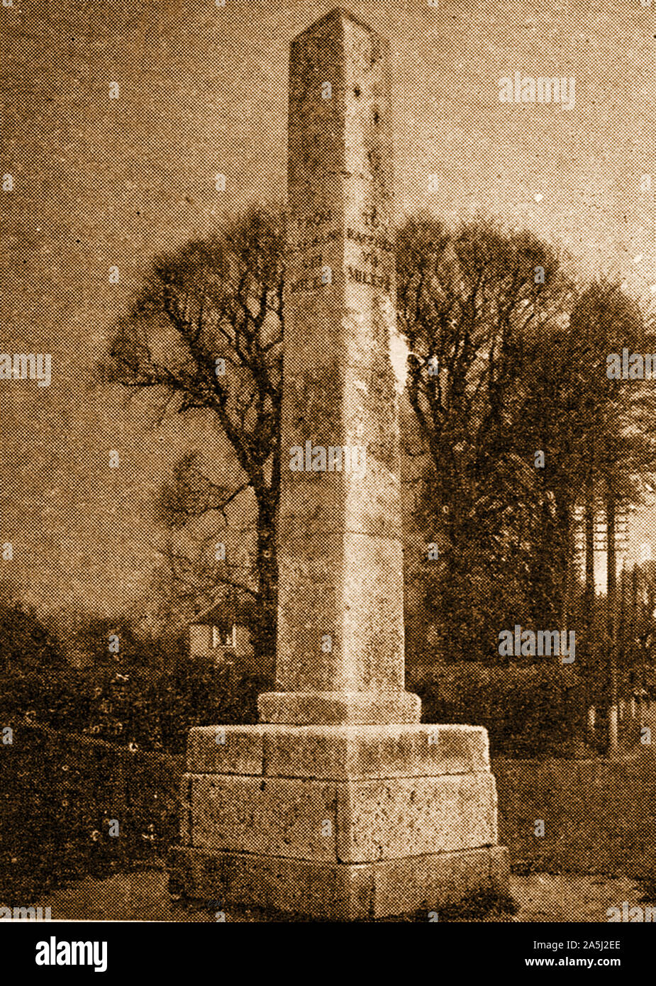 WAR OF THE ROSES - Hadley High Stone, Hertfordshire UK . It  marks site Battle of Barnet  On April 14th 1471. Erected about  1740 by Sir Jeremy Sambrook . The 12ft high  obelisk is inscribed  'Here was fought the famous battle between Edward IV and the Earl of Warwick, April 14th 1471, in which the Earl was defeated and slain'. The obelisk  was moved c1840  from its original site  where Warwick is said to have died,200 yards further south. Stock Photo