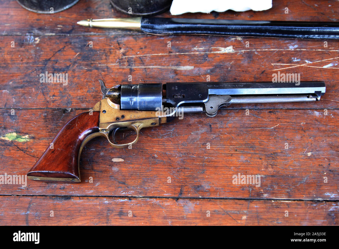 Civil War US 1851 REB44 F.LLI Pietta Western Line steel gun .44 civil war pistol on wooden background Stock Photo