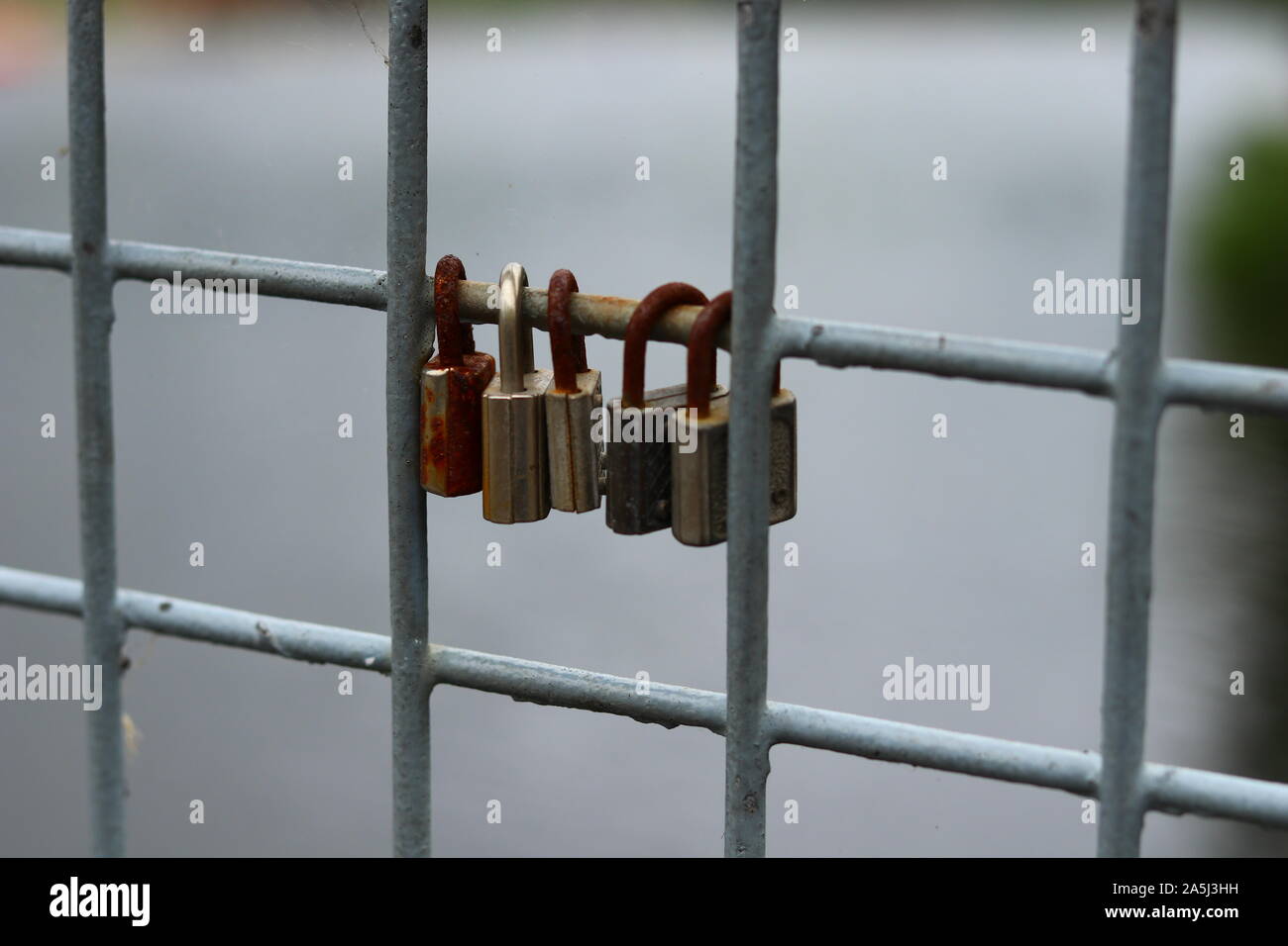 Iron chain railing hi-res stock photography and images - Alamy