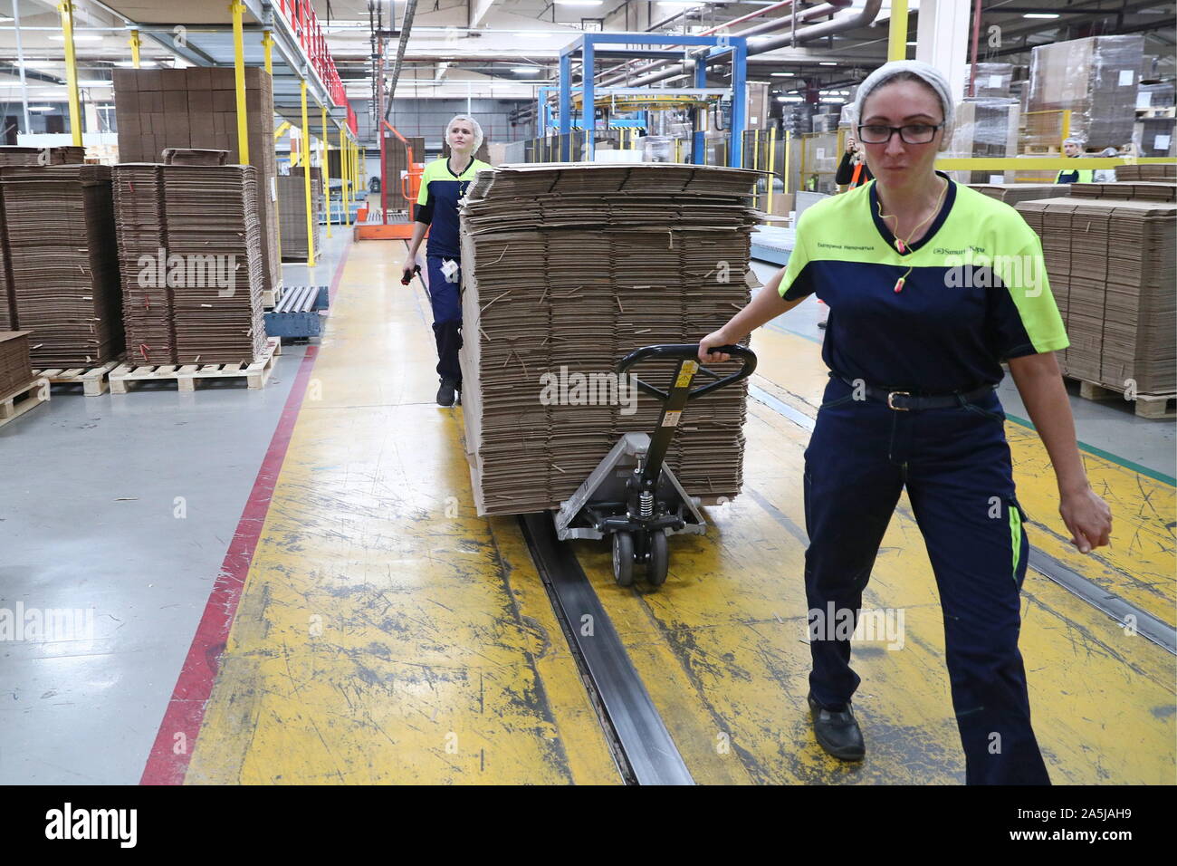 Moscow, Russia. 21st Oct, 2019. MOSCOW, RUSSIA - OCTOBER 21, 2019:  Employees at the Smurfit Kappa Moscow