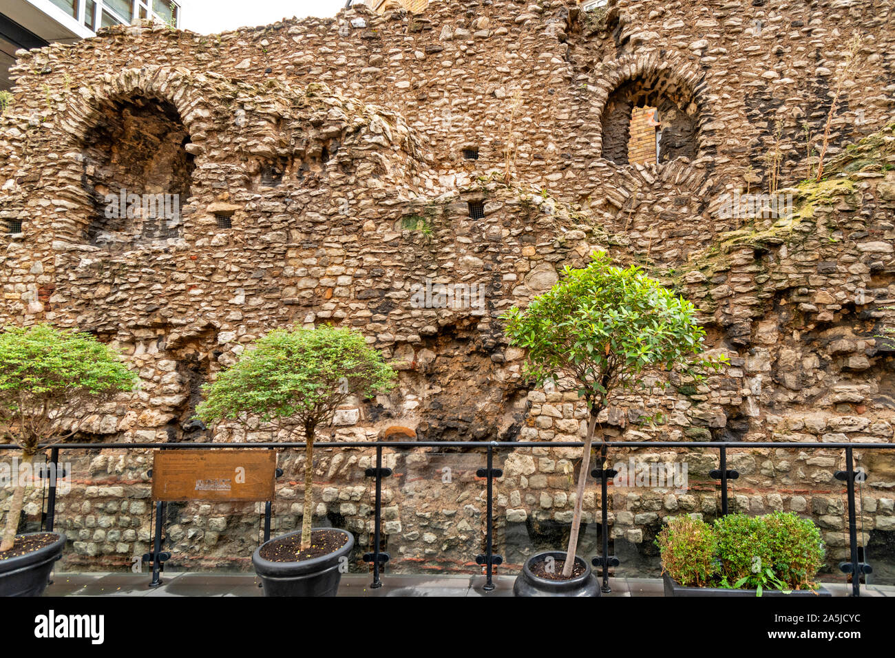 LONDON THE LONDON WALL WALK AT COOPERS ROW THE REMAINS OF THE OLD CITY WALL  Stock Photo - Alamy