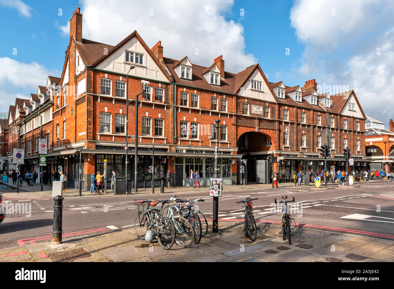 LONDON SPITALFIELDS COMMERCIAL STREET AND THE OLD SPITALFIELDS MARKET ...