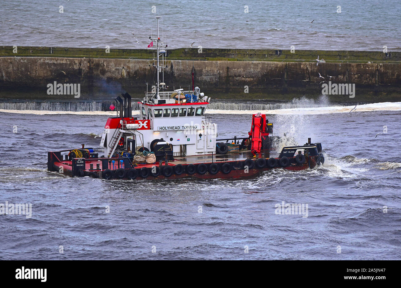 The Holyhead Towing vessel Salt Island heading out of Aberdeen into the North Sea at Torry on the Scottish East Coast. Stock Photo