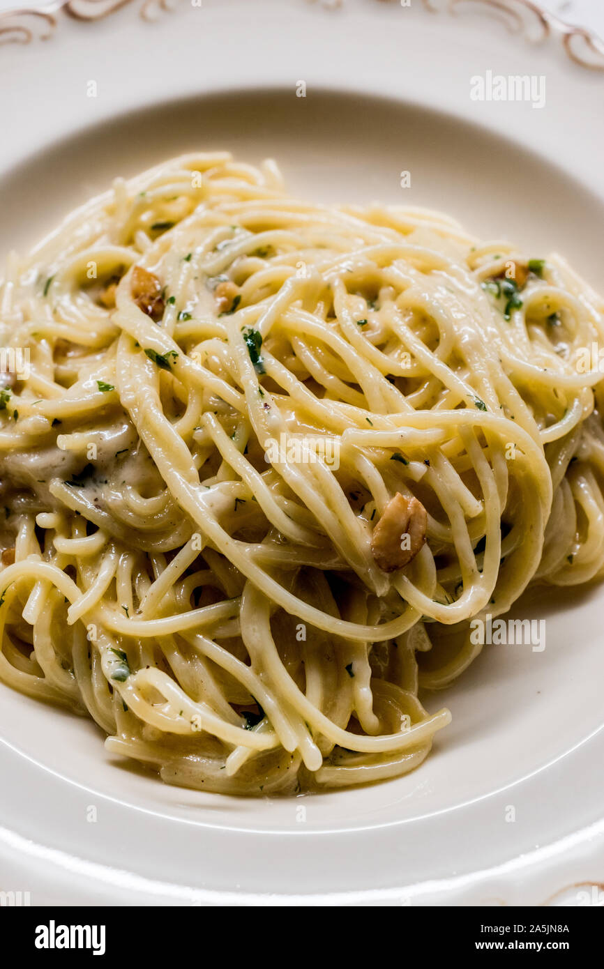 Pasta Spaghetti With Four Cheese Parmesan Roquefort Gravy Gorgonzola Cream And Garlic And Black Pepper Traditiinal Italian Food Stock Photo Alamy
