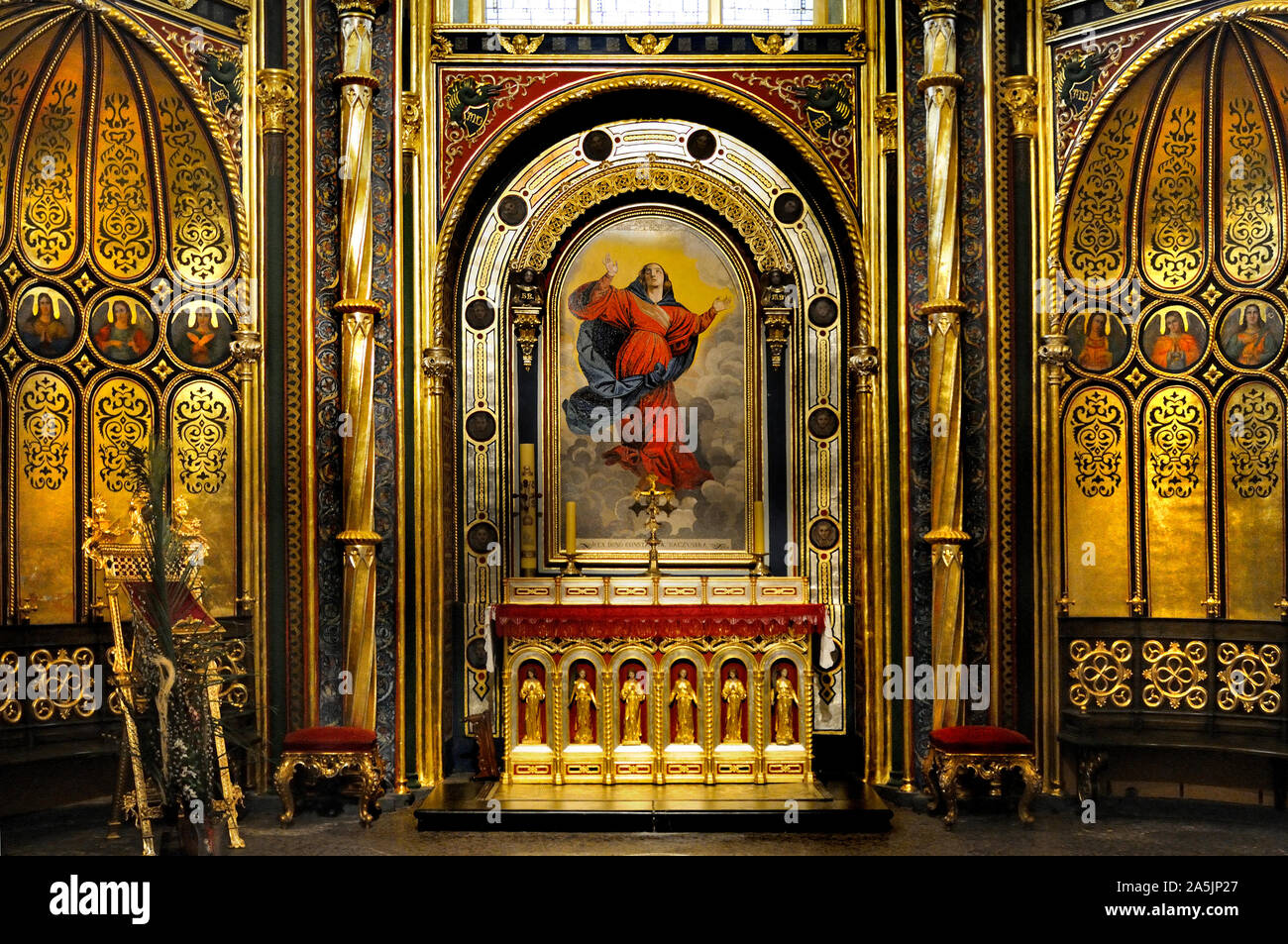 Poznan, Wielkopolska, Poland. Poznan Cathedral. Golden Chapel (19thC  hexagonal chapel designed in the Byzantine style Stock Photo - Alamy