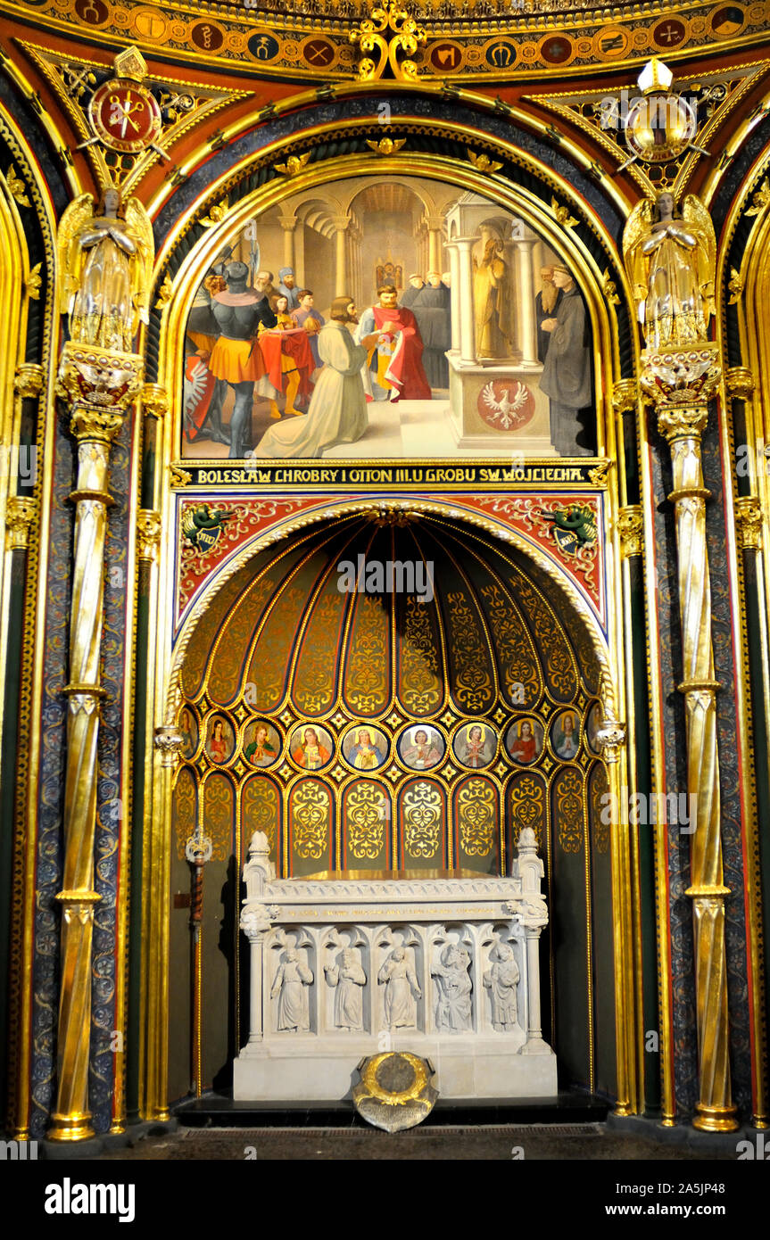 Poznan, Wielkopolska, Poland. Poznan Cathedral. Golden Chapel  (19thC hexagonal chapel designed in the Byzantine style) Stock Photo