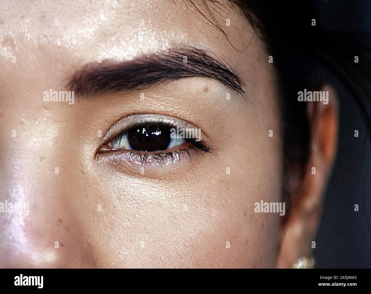 Female eye hi-res stock photography and images - Alamy