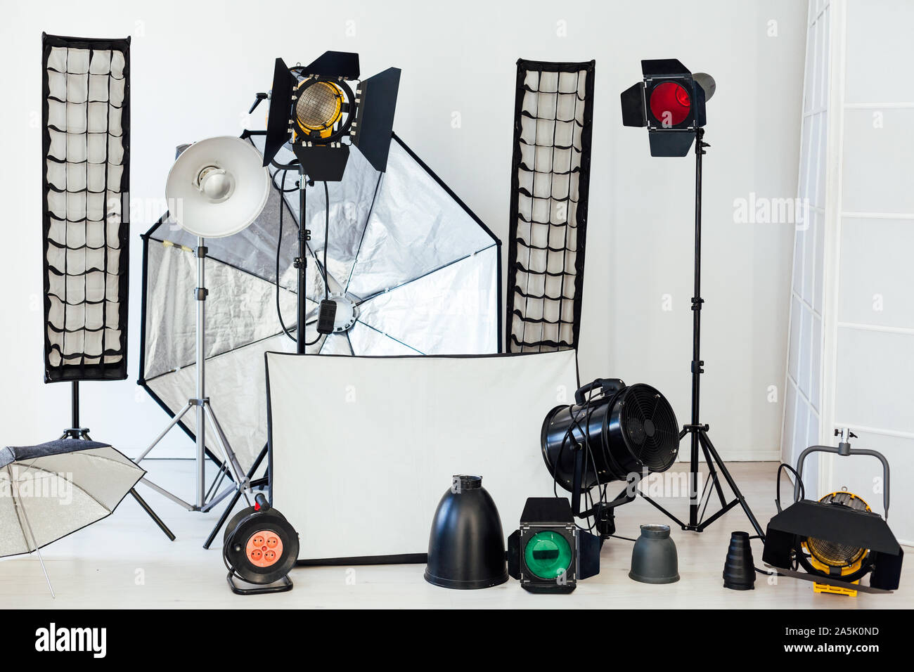 Studio De Photographie. équipement Pour La Photographie, Le Flash Et Les  Projecteurs