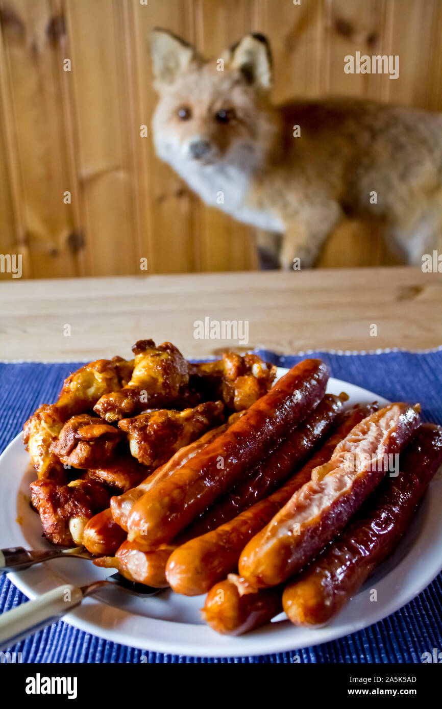 Foxes meal hires stock photography and images Alamy