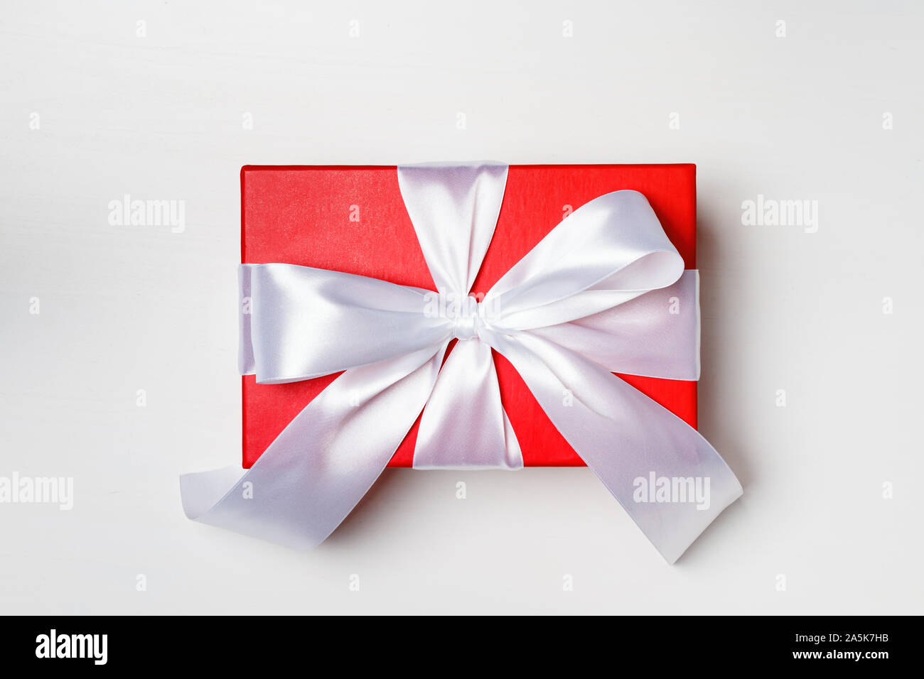 Red Box Red box white top hi-res stock photography and images - Alamy