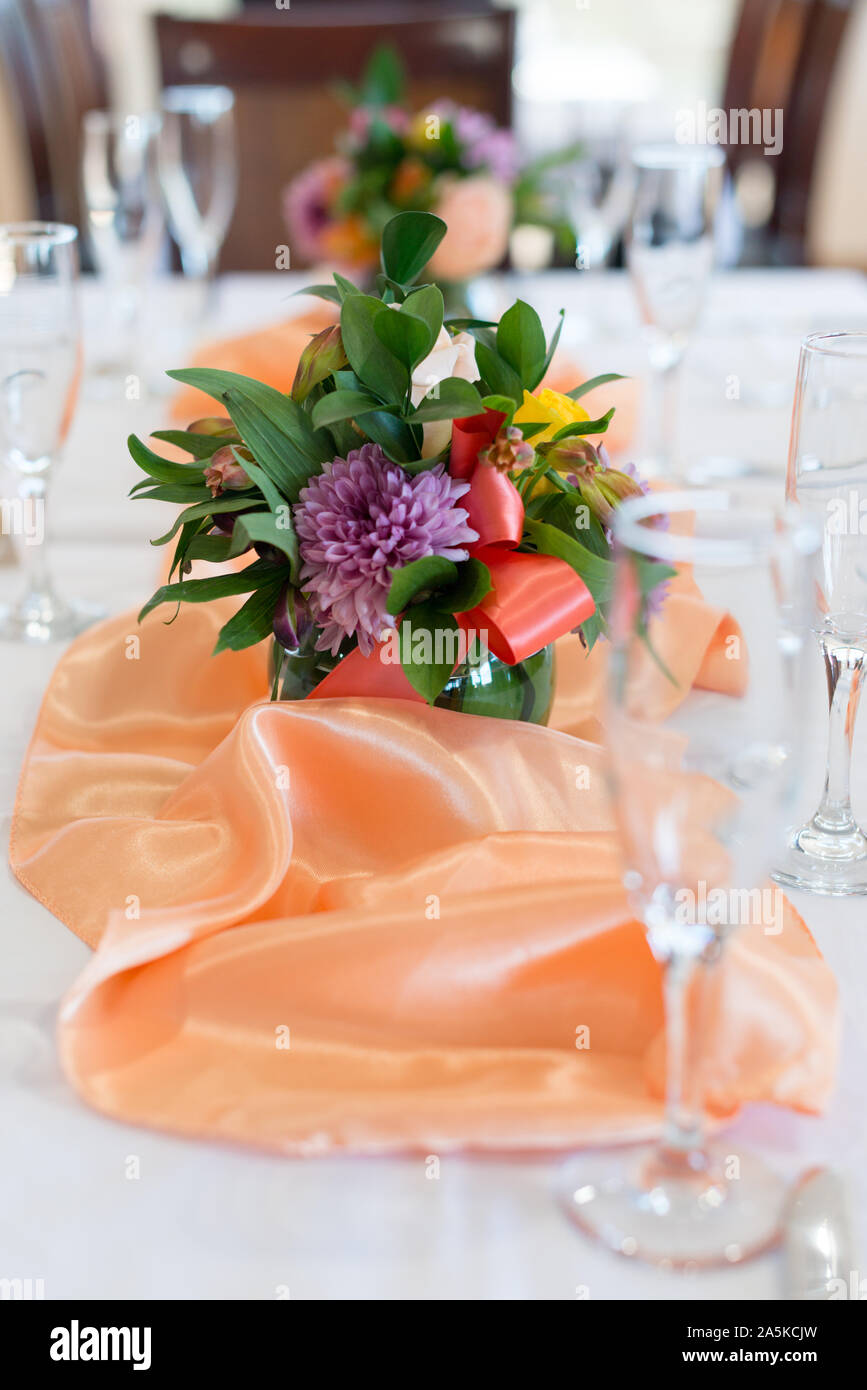 Floral Centerpiece on formal dining table Stock Photo Alamy