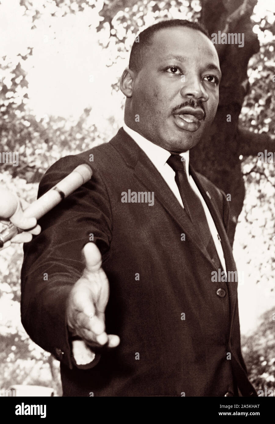 Martin Luther King, Jr. at a press conference outside of Gracie Mansion (NYC Mayor's residence) in New York City on July 30, 1964. Stock Photo