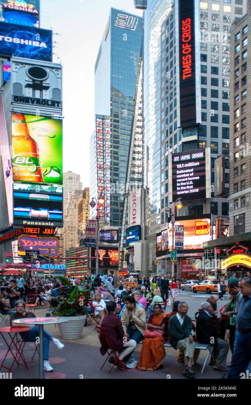 People and traffic at Times Square in New York City Stock Photo - Alamy