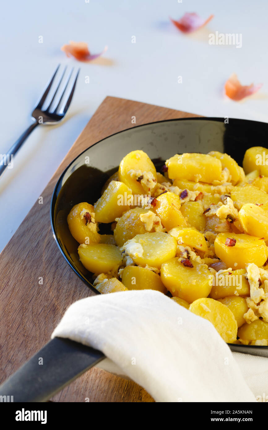 'Bauernschmaus', fried potatoes with onions, bacon and eggs Stock Photo