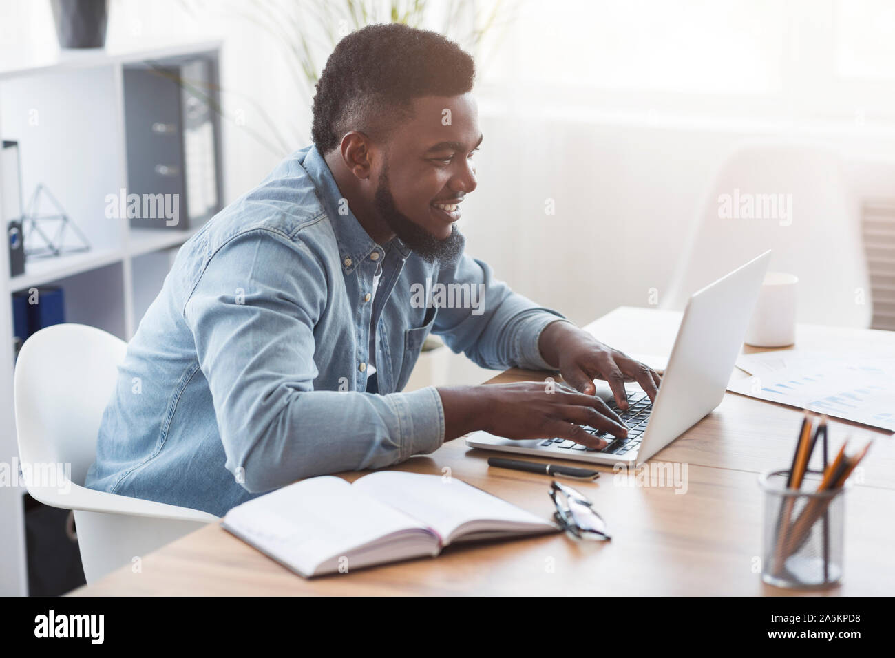 Confident employee office hi-res stock photography and images - Alamy