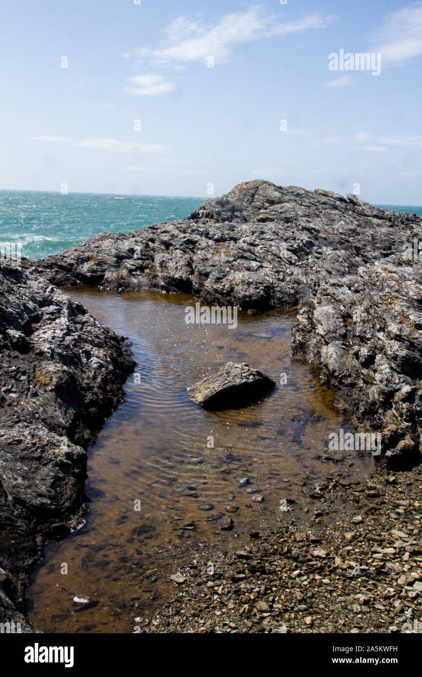 Off cliff hi-res stock photography and images - Alamy