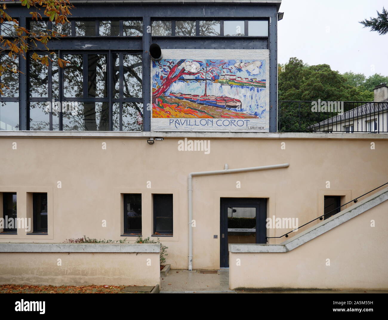 AJAXNETPHOTO. 2019. PORT MARLY, FRANCE. - PAVILLON COROT - CONFERENCE, MEETING AND EXHIBITION ROOM ANNEXE TO THE TOWN HALL AVAILABLE TO RENT. MOSAIC AT TOP OF BUILDING BY L. GAUTHIER ENTITLED PAVILLON COROT BASED ON ART WORK BY THE 19TH CENTURY FAUVIST ARTIST MAURICE DE VLAMINCK - PART OF THE ARTIST SIGNATURE CAN BE SEEN ON THE MOSAIC BOTTOM RIGHT OF THE IMAGE.PHOTO:JONATHAN EASTLAND/AJAX REF:GX8 192609 574 Stock Photo