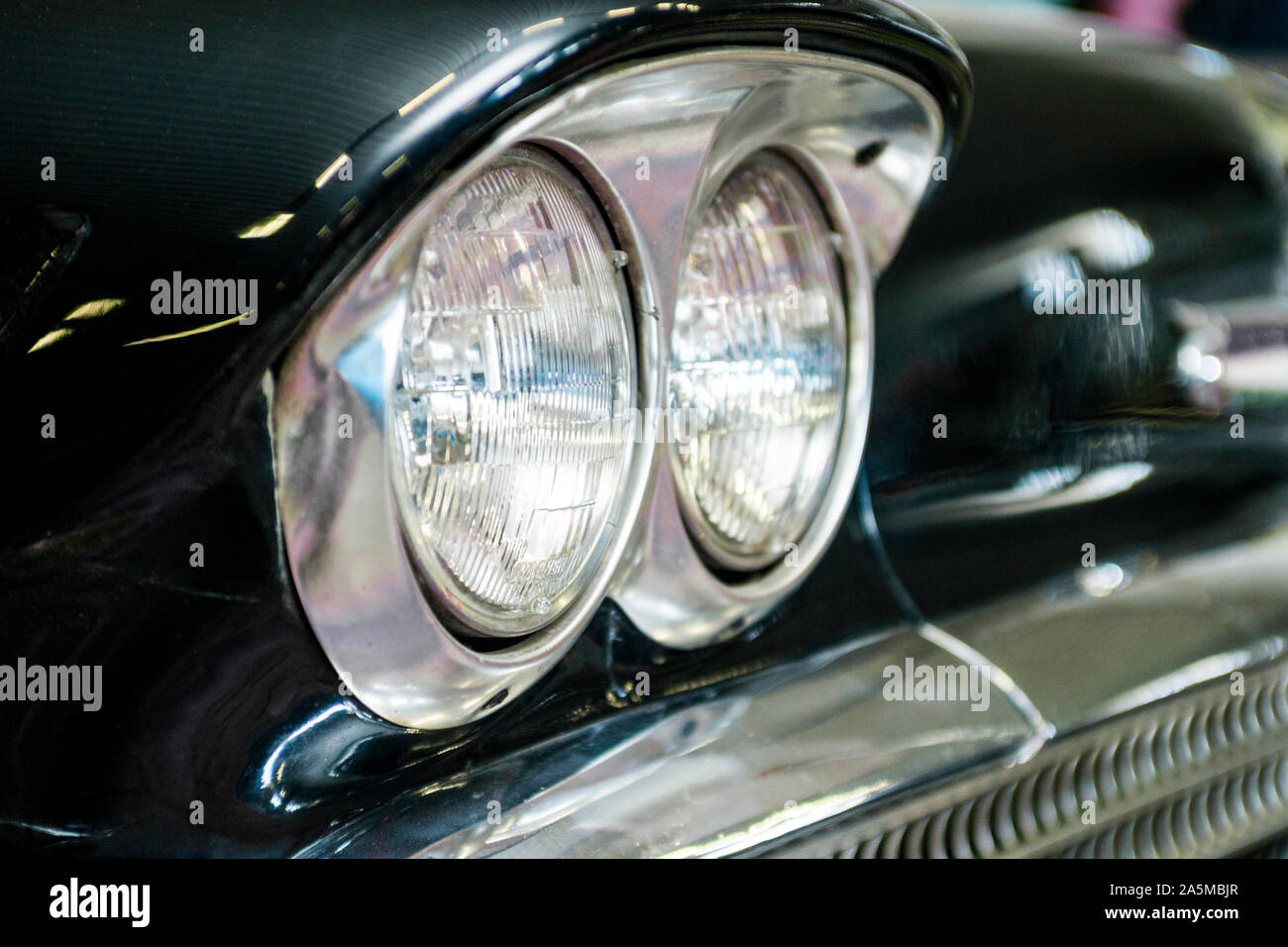 Vintage car headlight hi-res stock photography and images - Alamy