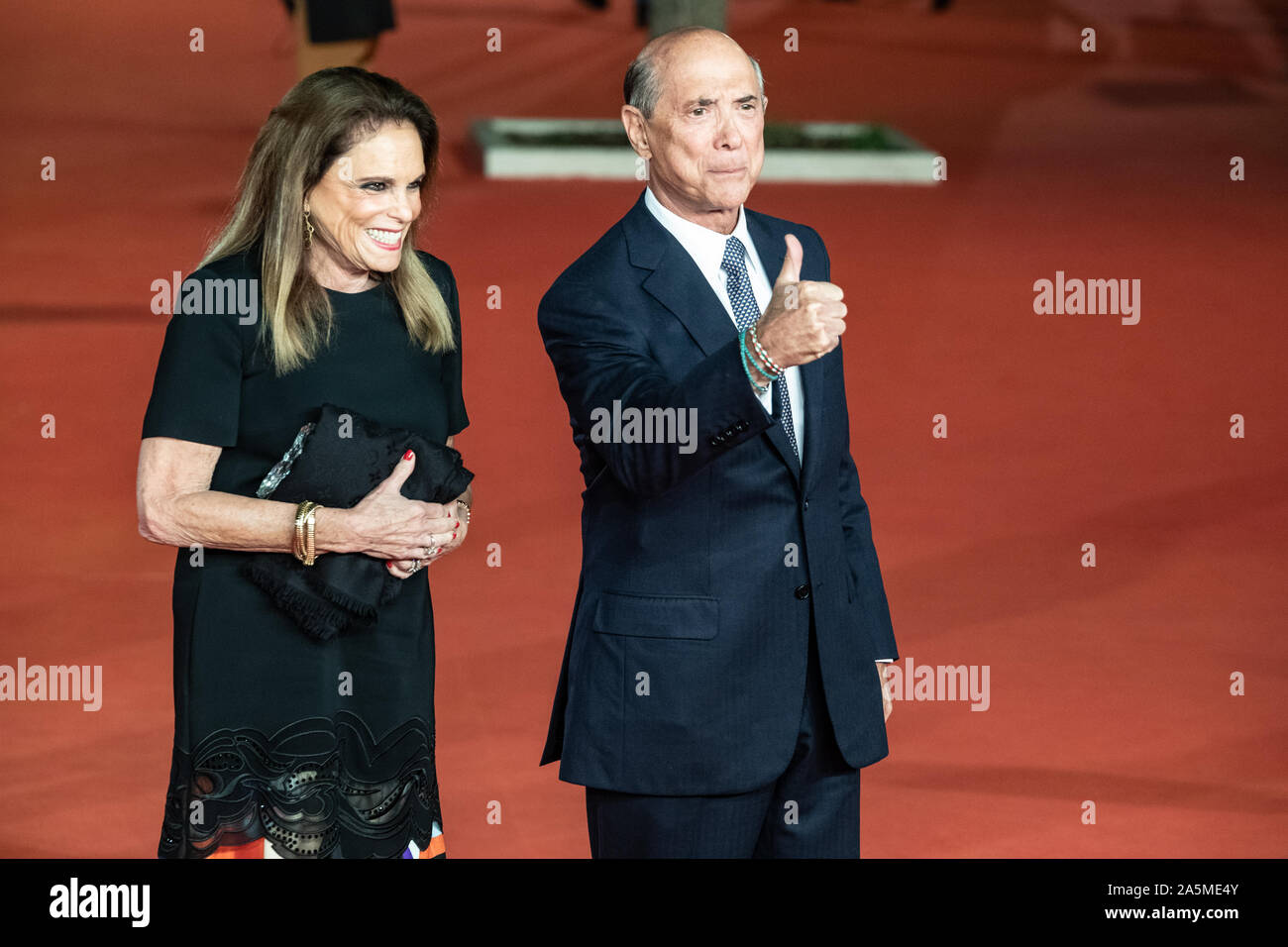 US Ambassador To Italy Lewis M Eisenberg Gestures As He Arrives For   Us Ambassador To Italy Lewis M Eisenberg Gestures As He Arrives For The Screening Of The Film The Irishman During The 14th Rome Film Festival 2A5ME4Y 