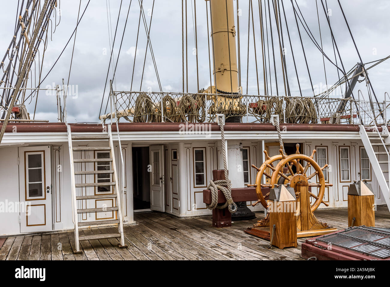 Sail frigate hires stock photography and images Alamy