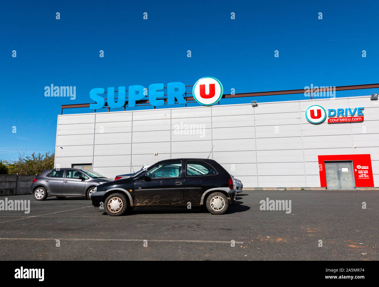 Super u hi-res stock photography and images - Alamy