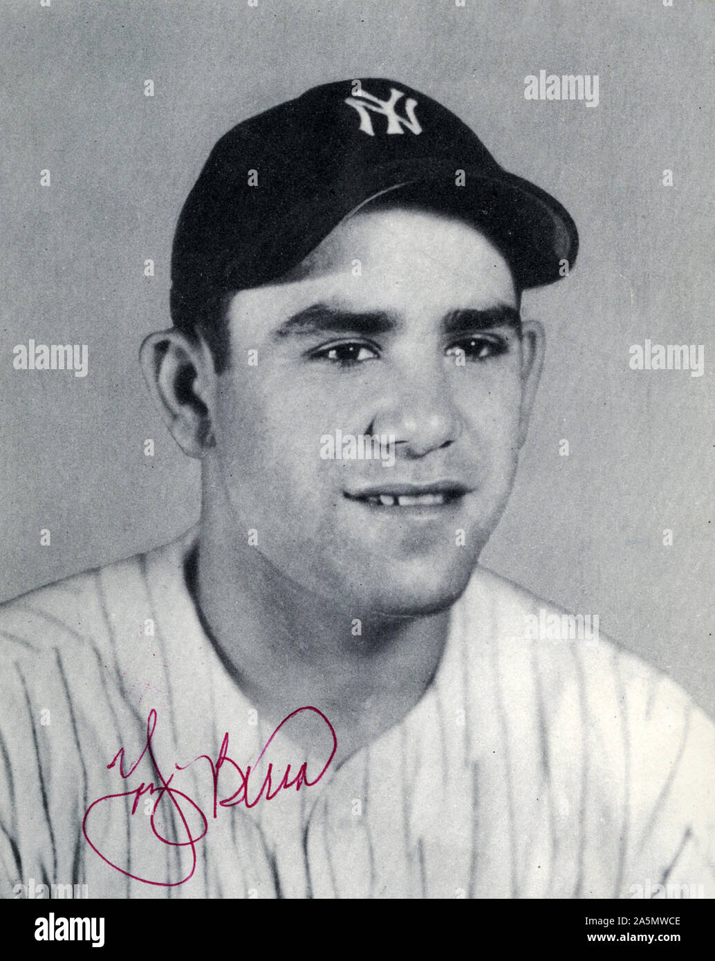 Vintage Autographed Black And White Photo Of New Yankee Hall Of Fame vintage-autographed-black-and-white-photo-of-new-yankee-hall-of-fame