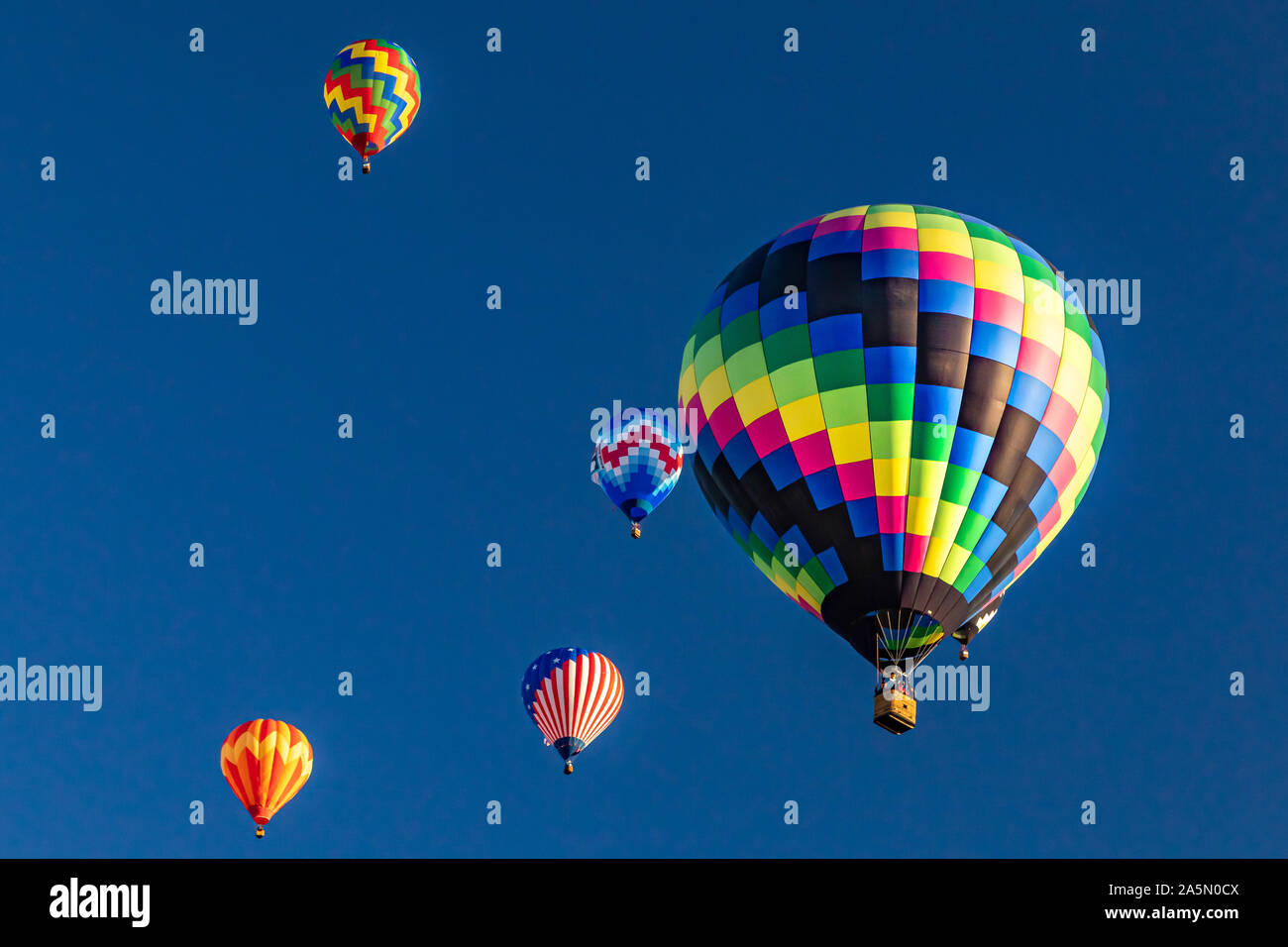 Rainbow colored hot air balloon hires stock photography and images Alamy