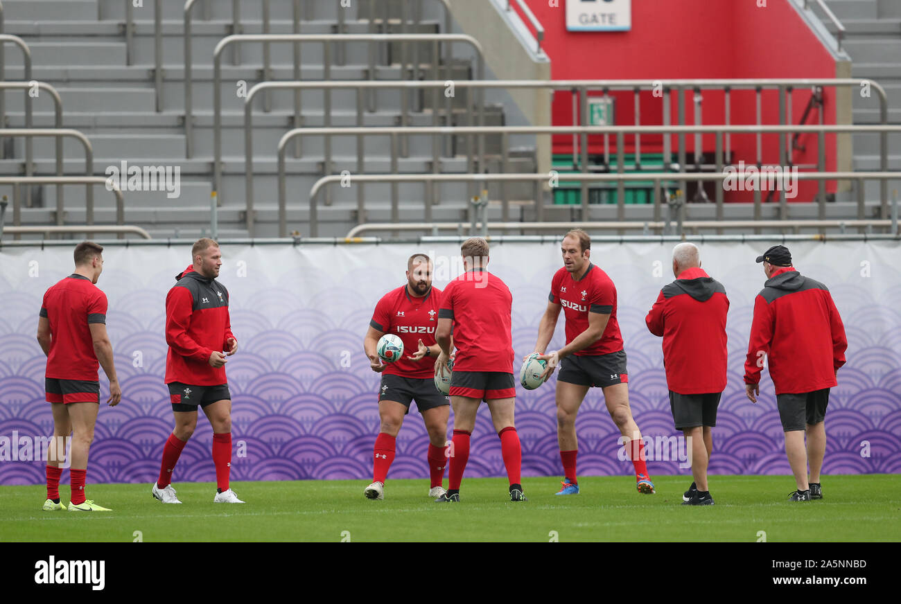 Ball handling hires stock photography and images Alamy