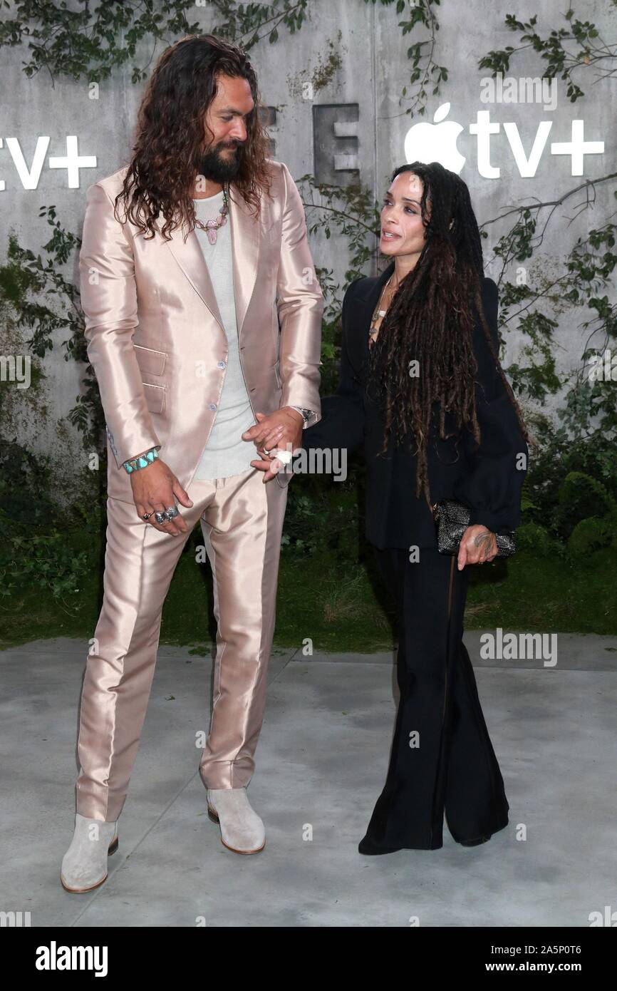 Los Angeles, CA. 21st Oct, 2019. Jason Momoa, Lisa Bonet at arrivals for SEE Series Premiere on APPLE TV , Regency Village Theatre - Westwood, Los Angeles, CA October 21, 2019. Credit: Priscilla Grant/Everett Collection/Alamy Live News Stock Photo