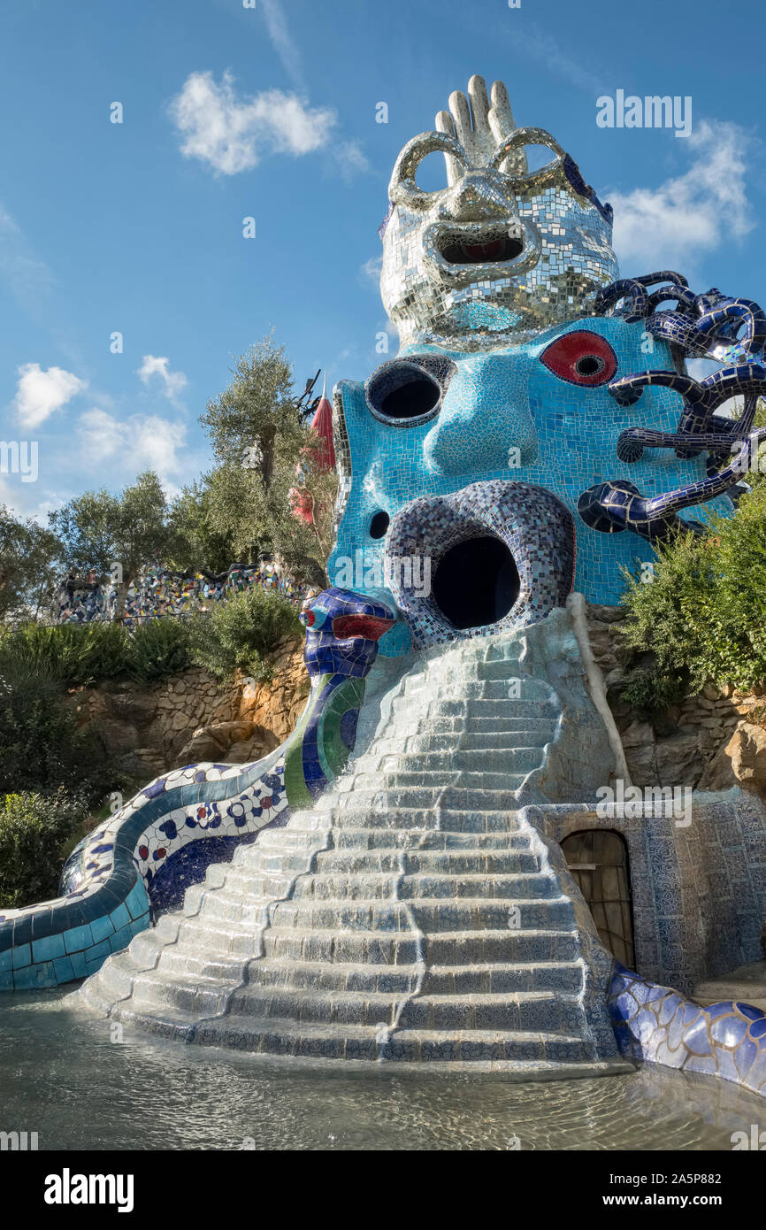 The Tarot Garden (Il Giardino dei Tarocchi) in Tuscany, Italy, made by the  artist Niki de Saint Phalle from 1978. The High Priestess and the Magician  Stock Photo - Alamy