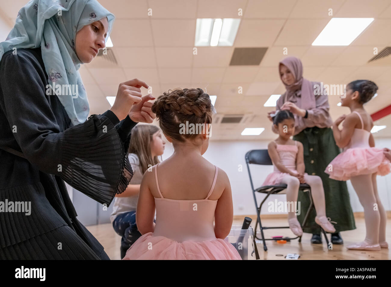 London, UK. 22nd Oct, 2019. World Ballet Day: Muslim Ballet School. Grace & Poise Academy. Founded in Jan 2019 by Maisie Alexandra Byers(pictured, right), a graduate of the Royal Academy of Dance and Dr Sajedah Shabib(pictured, left), business director, Grace & Poise Academy is the world’s first ballet school bringing ballet to the Muslim community.  Young dancers pictured no order: Marym 4yrs, Halimah 4yrs and Evi 5yrs. Credit: Guy Corbishley/Alamy Live News Stock Photo