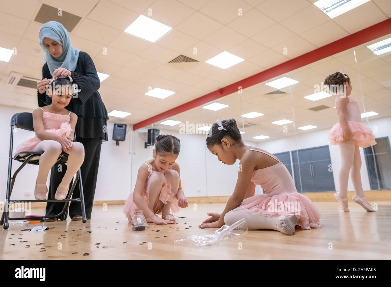 London, UK. 22nd Oct, 2019. World Ballet Day: Muslim Ballet School. Grace & Poise Academy. Founded in Jan 2019 by Maisie Alexandra Byers, a graduate of the Royal Academy of Dance and Dr Sajedah Shabib(pictured), business director, Grace & Poise Academy is the world’s first ballet school bringing ballet to the Muslim community.  Young dancers pictured (L-R): Evi 5, Safiyyah 5, Halimah 4yrs and Marym 4yrs. Credit: Guy Corbishley/Alamy Live News Stock Photo