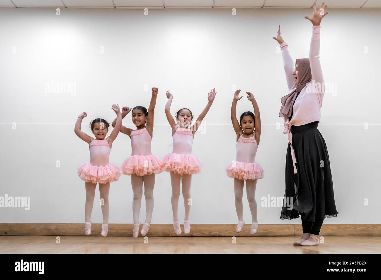 London, UK. 22nd Oct, 2019. World Ballet Day: Muslim Ballet School. Grace & Poise Academy. Founded in Jan 2019 by Maisie Alexandra Byers(pictured), a graduate of the Royal Academy of Dance and Dr Sajedah Shabib, business director, Grace & Poise Academy is the world’s first ballet school bringing ballet to the Muslim community.  Young dancers pictured: Marym 4yrs, Evi 5, Safiyyah 5, Halimah 4yrs. Credit: Guy Corbishley/Alamy Live News Stock Photo