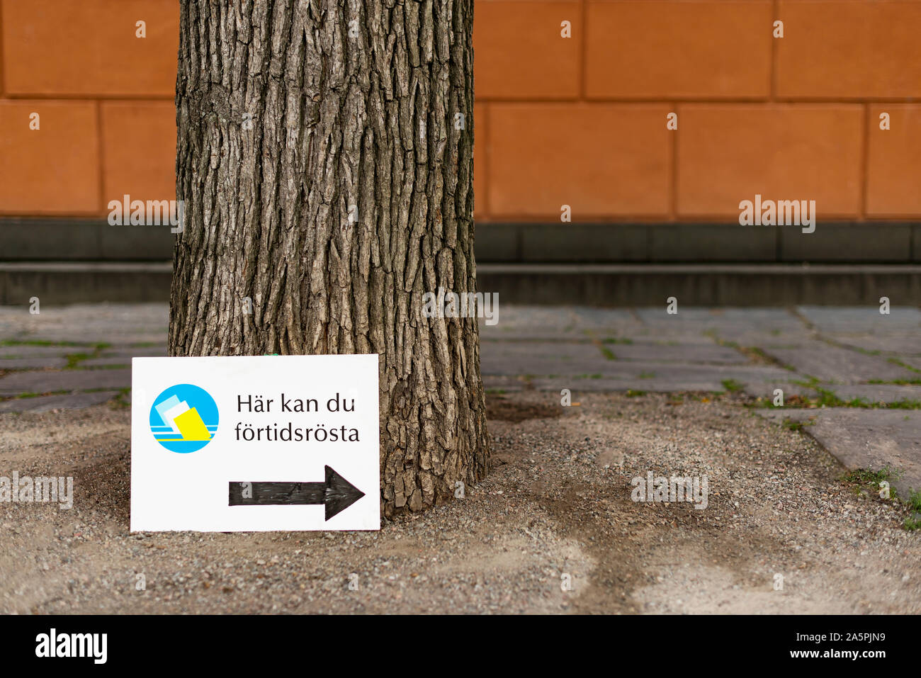 Leanin' Tree Signage Leaning sign hi-res stock photography and images - Alamy