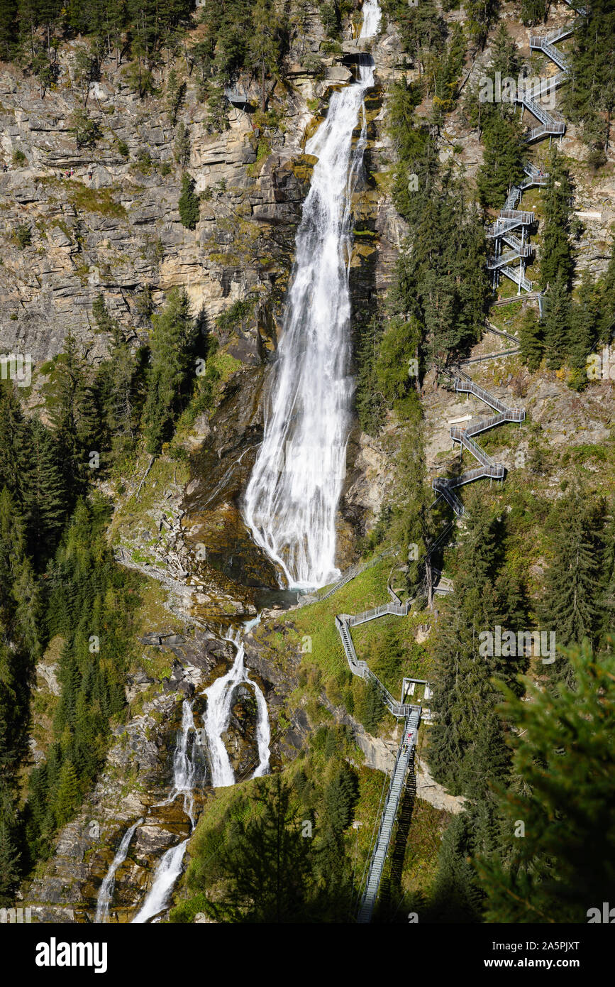 Der grösste Wasserfall Tirols, Stuibenwasserfall im Ötztal, Tirol, Östereich Stock Photo