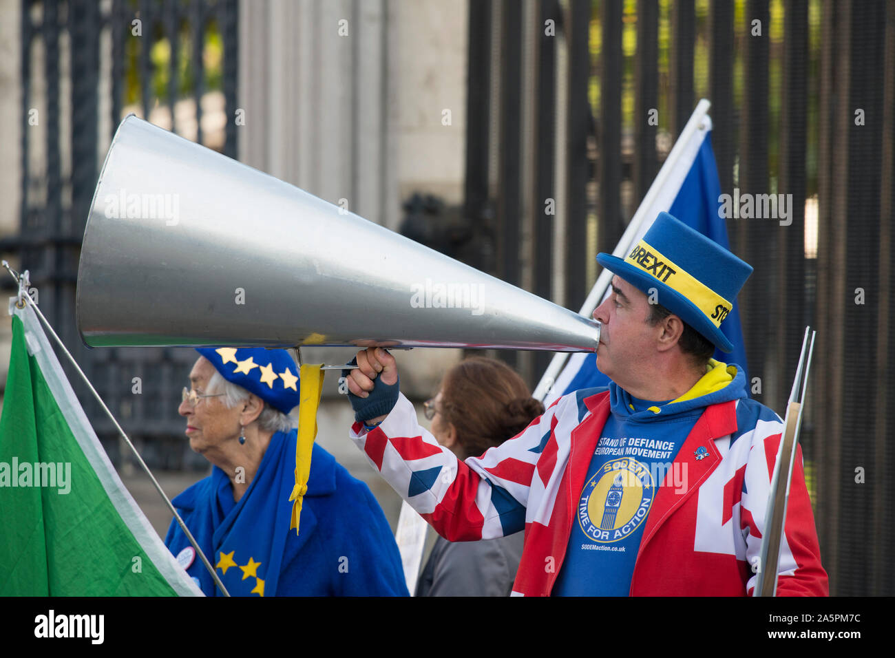 Westminster, London, UK. 22nd October 2019. Stop Brexit demonstrators in Parliament Square await the arrival of MPs for daily business. Anti-Brexit SODEM activist Steve Bray with trademark megaphone. Credit: Malcolm Park/Alamy Live News. Stock Photo