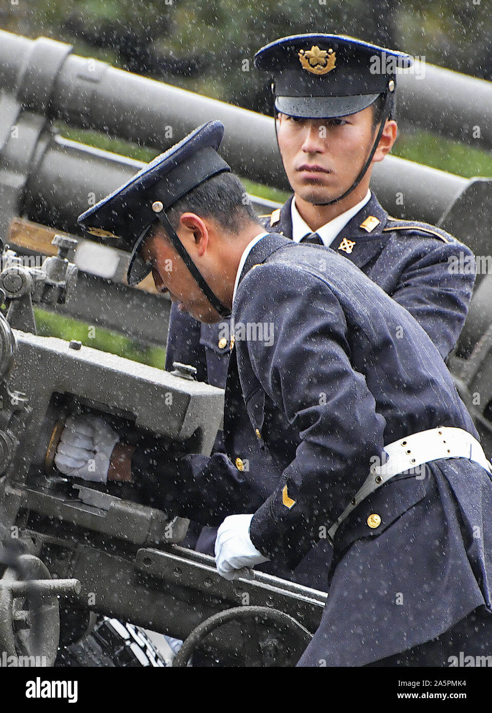 Tokyo, Japan. 22nd Oct, 2019. Members of Japan Ground Self-Defense Forces prepare to fire a 21 gun salute during a proclamation ceremony marking Emperor Naruhito's ascension to the throne at the Kitanomaru Park in Tokyo, Japan on Tuesday, October 22, 2019. New Emperor Naruhito proclaimed his enthronement before roughly 2,000 guests from home and more than 180 countries in a major ancient-style ceremony at the Imperial Palace in Tokyo that will be steeped in solemnity and tradition. Credit: UPI/Alamy Live News Stock Photo