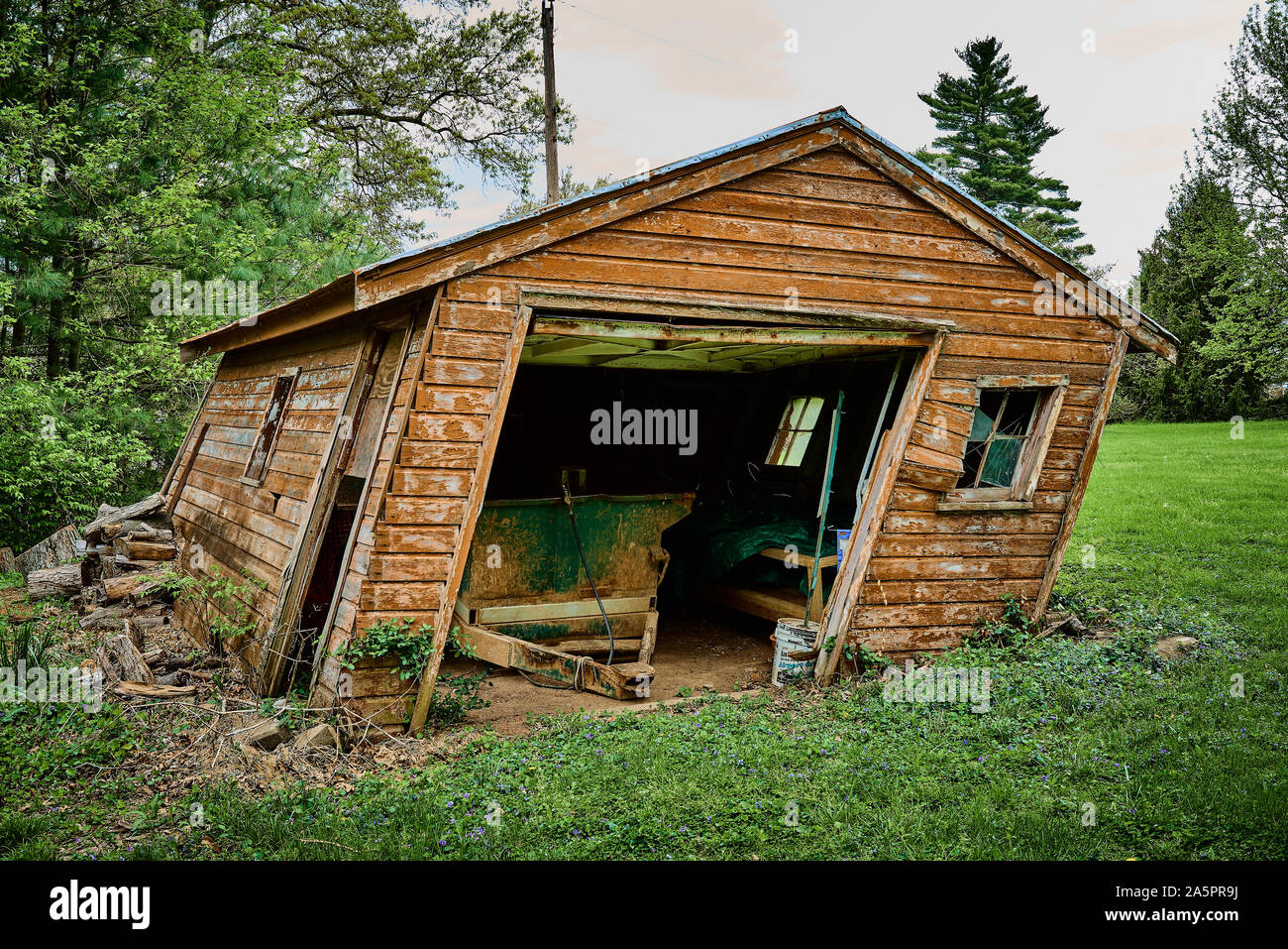 Broken down shed hires stock photography and images Alamy