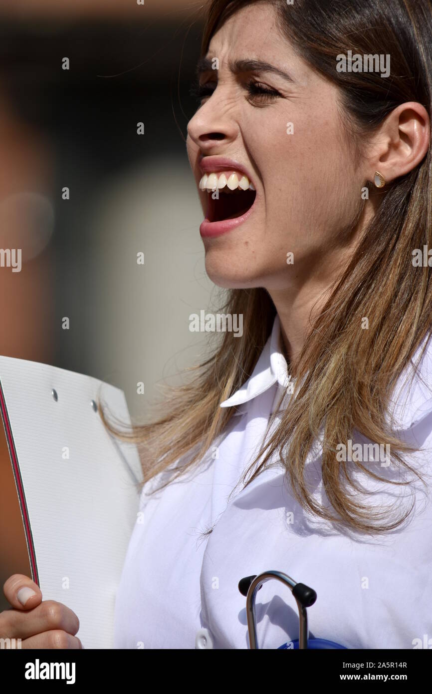 Female medic hi-res stock photography and images - Alamy