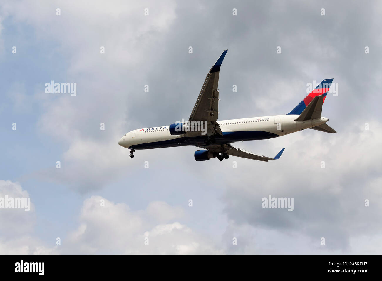 Delta air lines boeing 767 300 hires stock photography and images Alamy