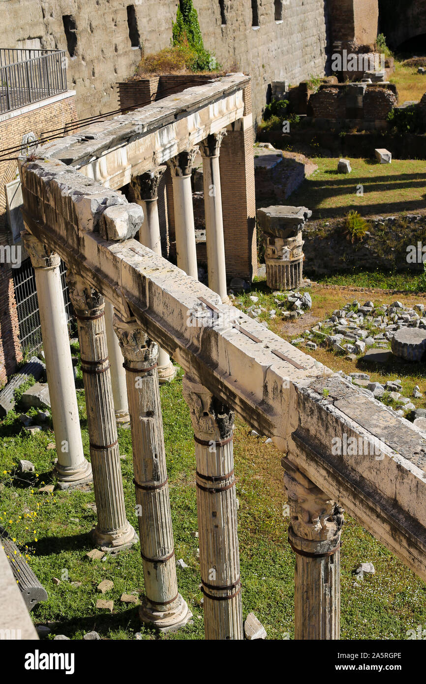 Roman empire antique columns hi-res stock photography and images - Alamy