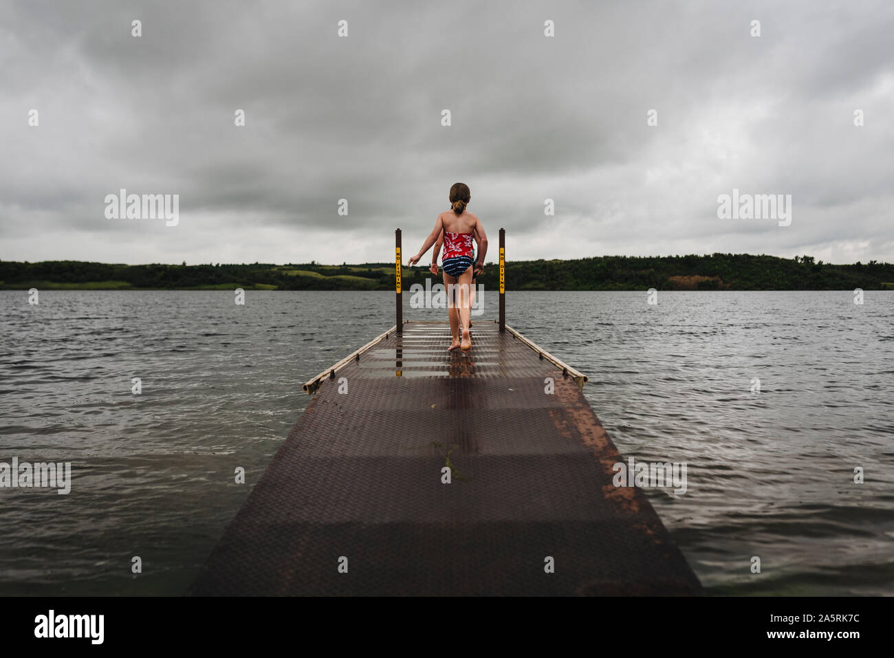 Kids jump into lake hires stock photography and images Alamy