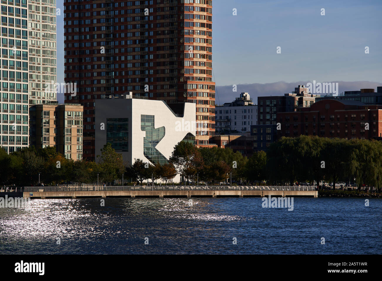 Hunters Point Community Library, designed by Steven Holl Architects ...
