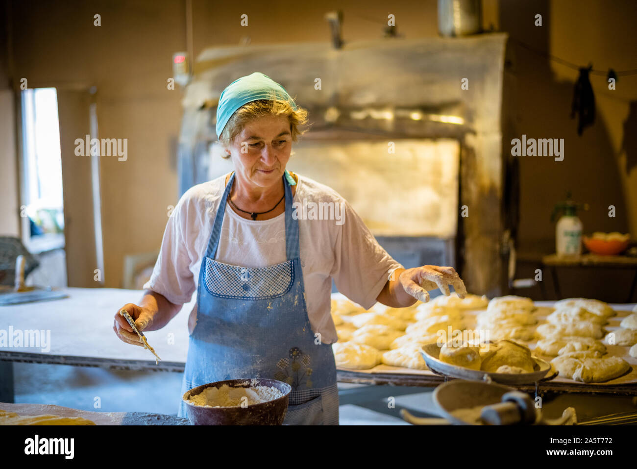 Kitchen digital scale with flour on the top - Preparation for bakery baking  concept Stock Photo - Alamy