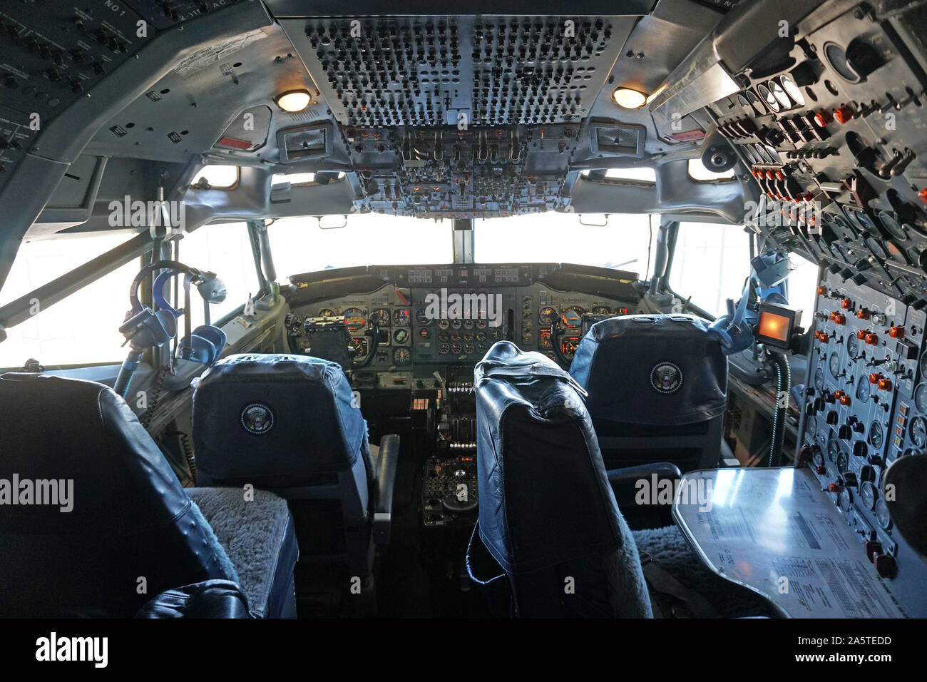 The cockpit of Air Force One in the Ronbald Reagan Presidential Library in  Simi Valley California. Photo by Dennis Brack Stock Photo - Alamy