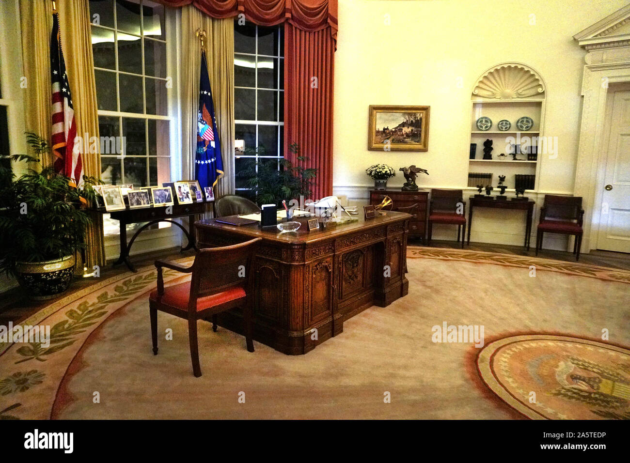 The Oval Office replica in the Ronald Reagan Presidential Library in Simi Valley California.  Photo by Dennis Brack Stock Photo